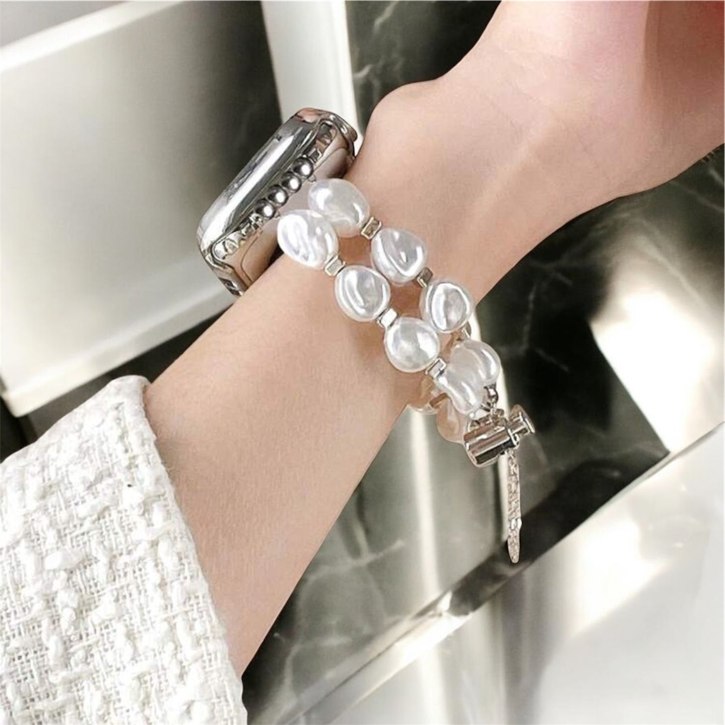 Classic Pearl Apple Watch Strap – Timeless Elegance